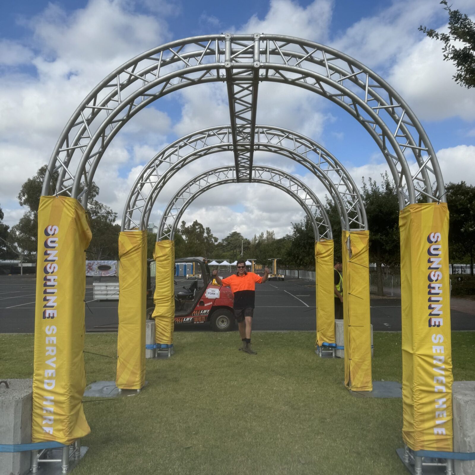 Circular truss arch for Lipton