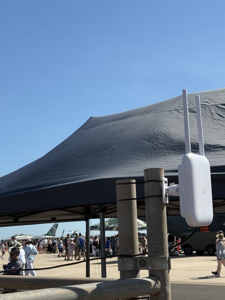Remote accèss point down the apron of the runway - using a U7 Outdoor Pro